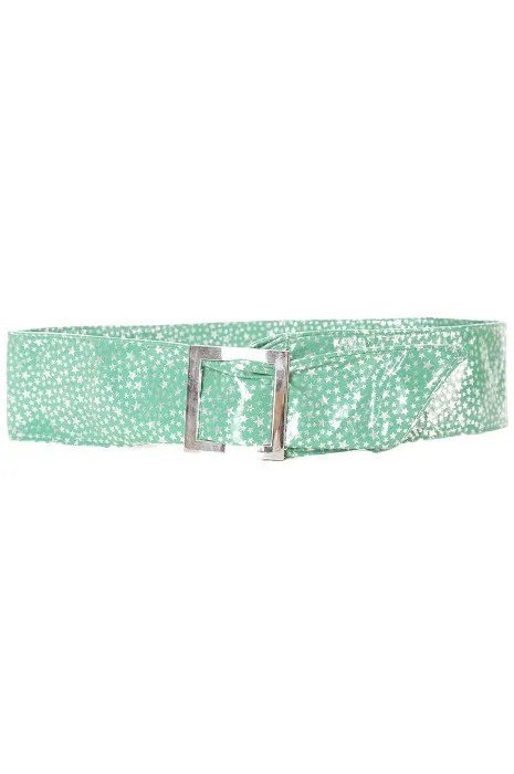 Ceinture verte égère à motif étoiles et boucle rectangle. étoiles