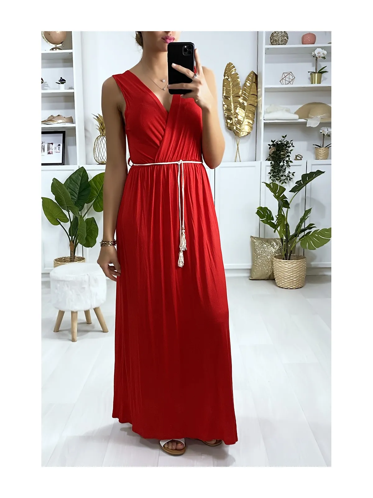 Longue robe croisé en rouge avec ceinture en cordon