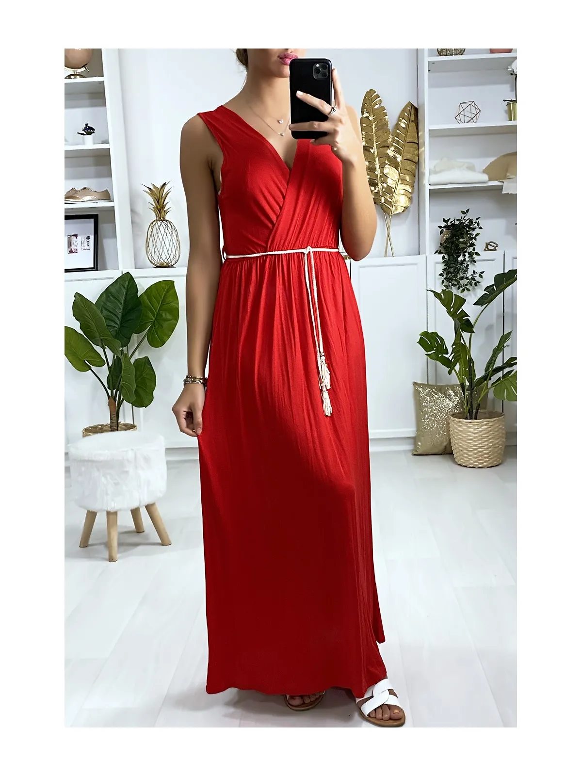 Longue robe croisé en rouge avec ceinture en cordon