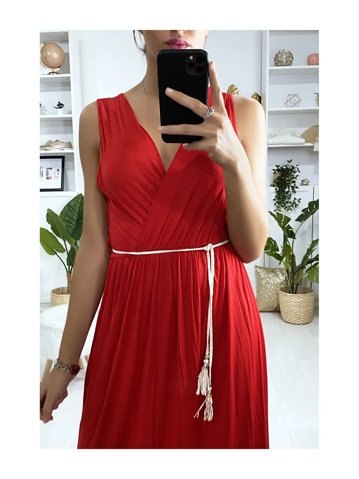 Longue robe croisé en rouge avec ceinture en cordon