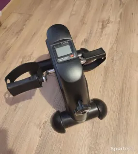 Mini vélo d'appartement pour bras & jambes d'occasion Ajouté le : 28/09/2022