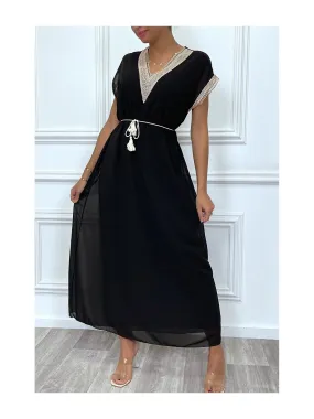 Robe longue noir avec broderie et ceinture lacet beige