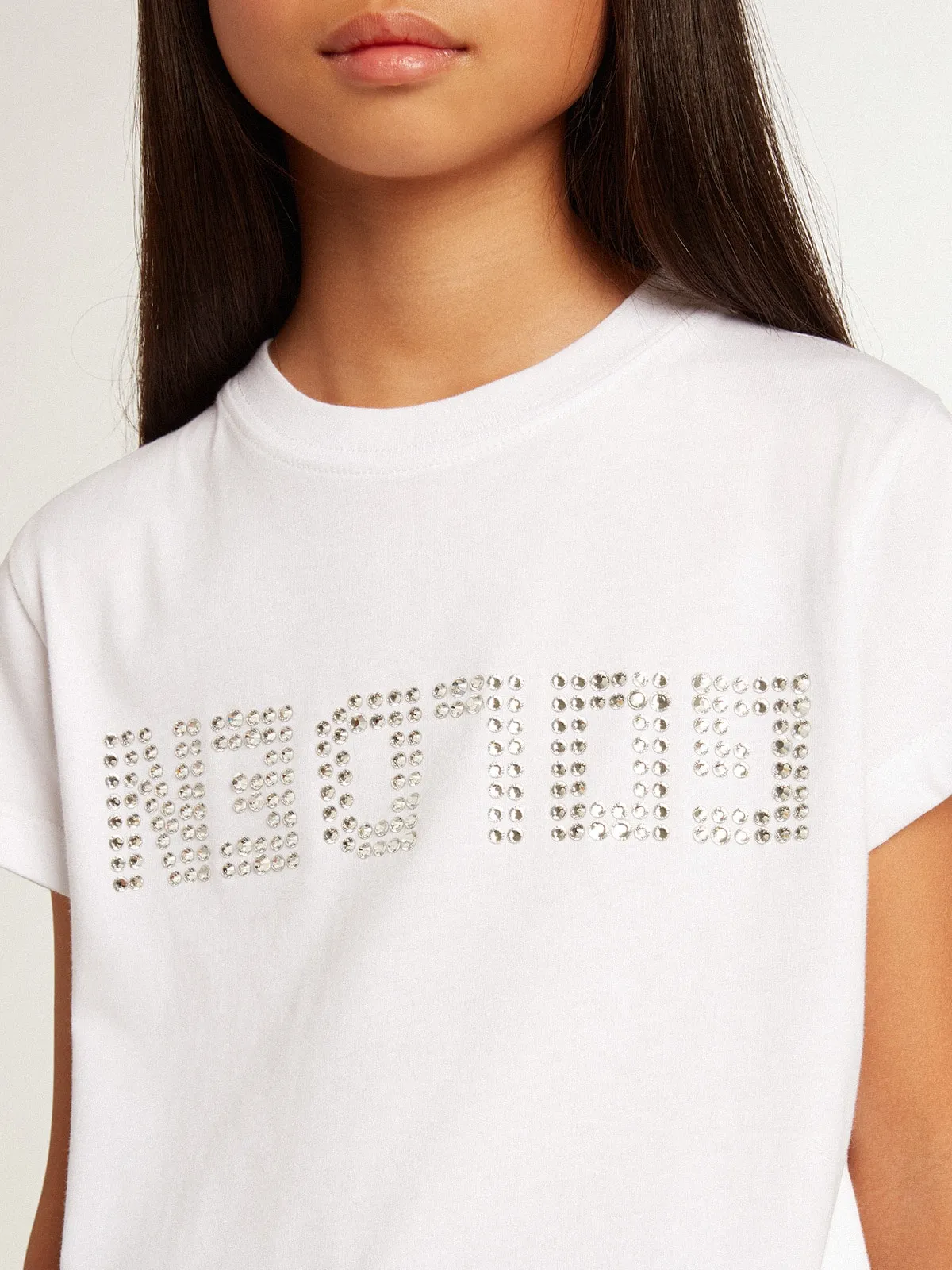 T-shirt blanc avec inscription Golden en cristaux au centre | Golden Goose